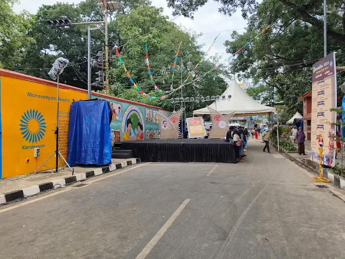 Attractions of Manaveeyam Veedhi,