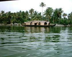 Attractions of Thiruvallam Backwaters 